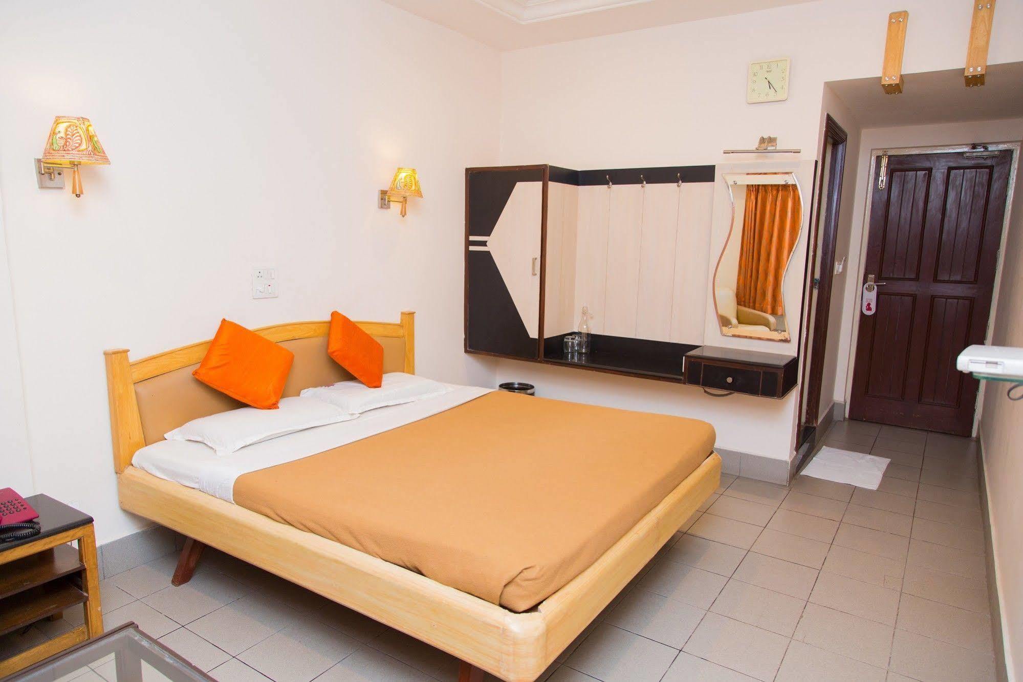 Fabhotel Kinnera Comforts Railway Station Вішакхапатнам Екстер'єр фото